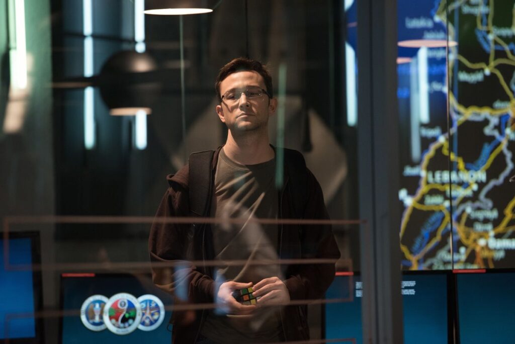 รีวิวหนัง Snowden (2016) การเปิดโปงความจริงที่ทำให้รัฐบาลสหรัฐอเมริกาเงิบ